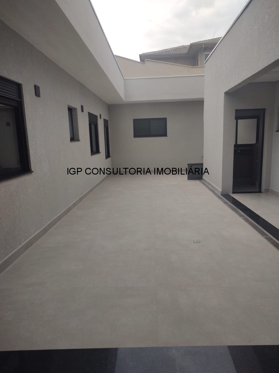Casa de Alto Padrão em Condomínio no Jardim Portal de Itaici, Indaiatuba-SP: 3 Quartos, 1 Suíte 2 demi-suites, 2 Salas, 5 Banheiros, 4 Vagas- 93,96m²