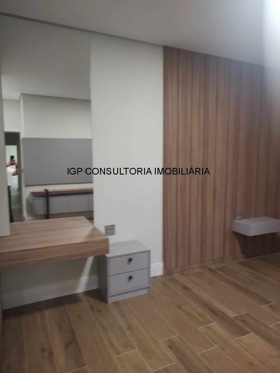 Casa de Alto Padrão em Condomínio no Jardim Portal de Itaici, Indaiatuba-SP: 3 Quartos, 1 Suíte 2 demi-suites, 2 Salas, 5 Banheiros, 4 Vagas- 93,96m²