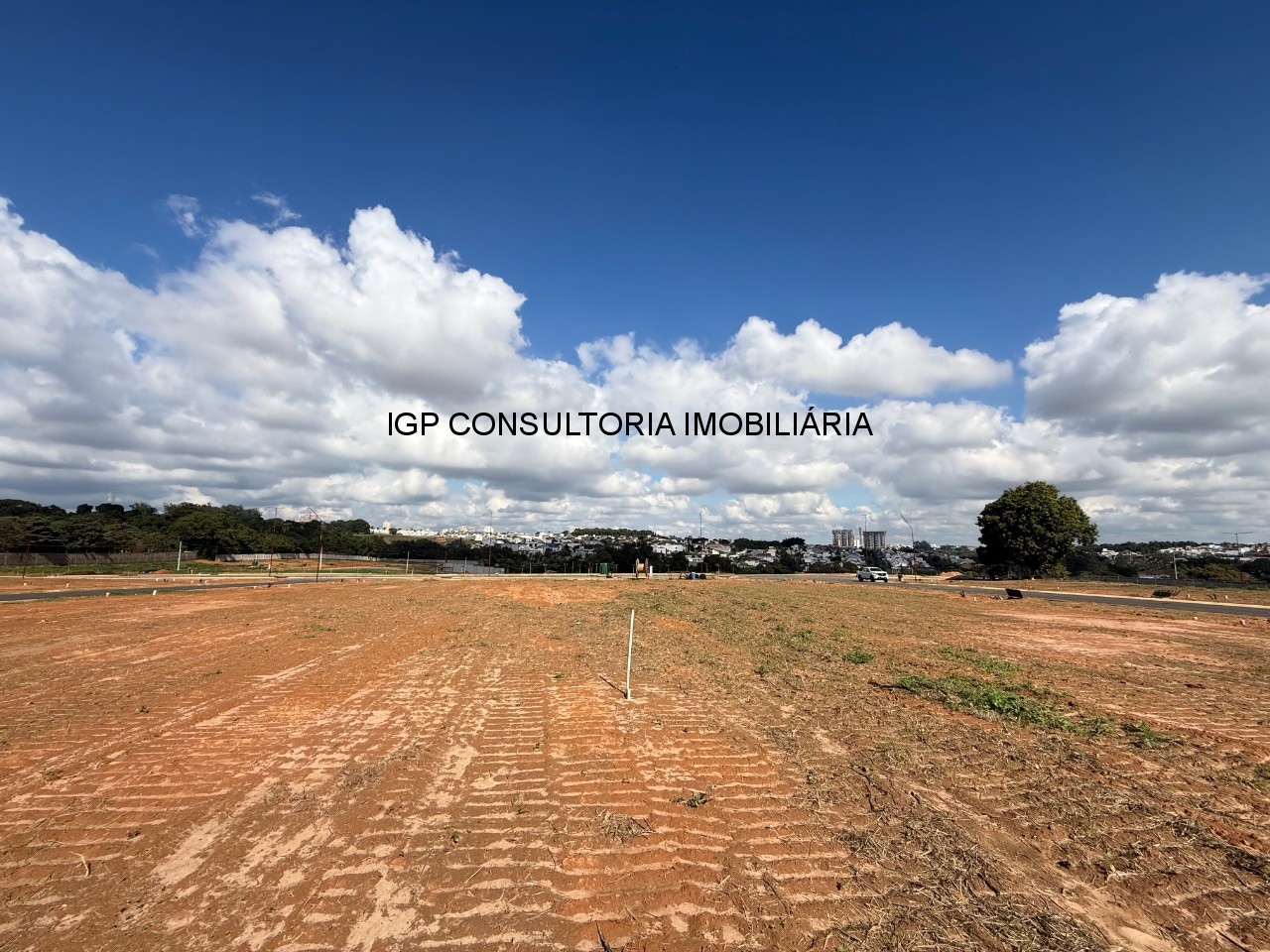 Terreno em Condomínio à venda em Indaiatuba-SP Jardim Maison Suisse 300m² de área
