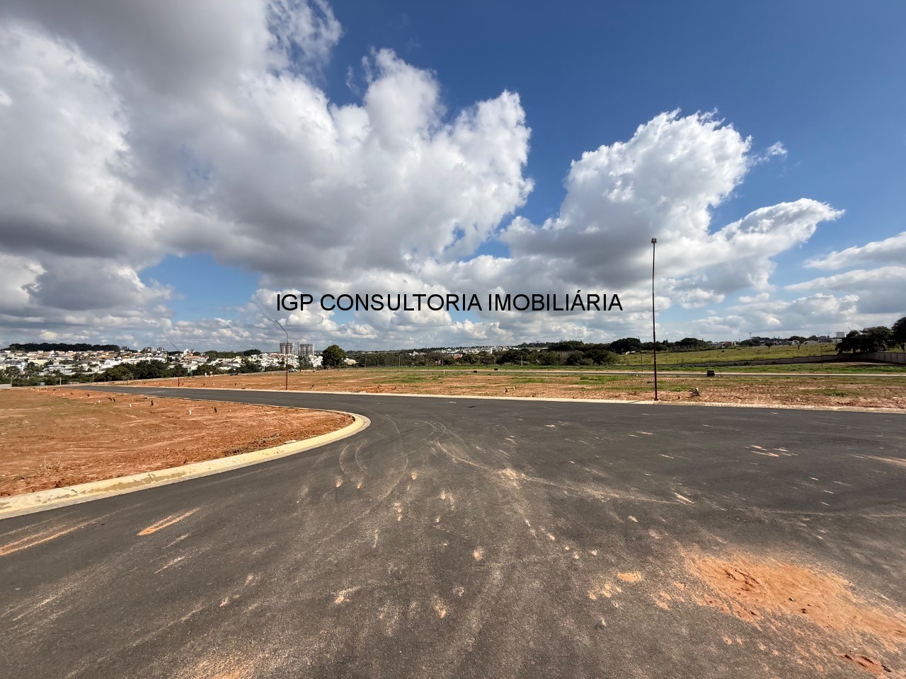 Terreno em Condomínio à venda em Indaiatuba-SP Jardim Maison Suisse 300m² de área