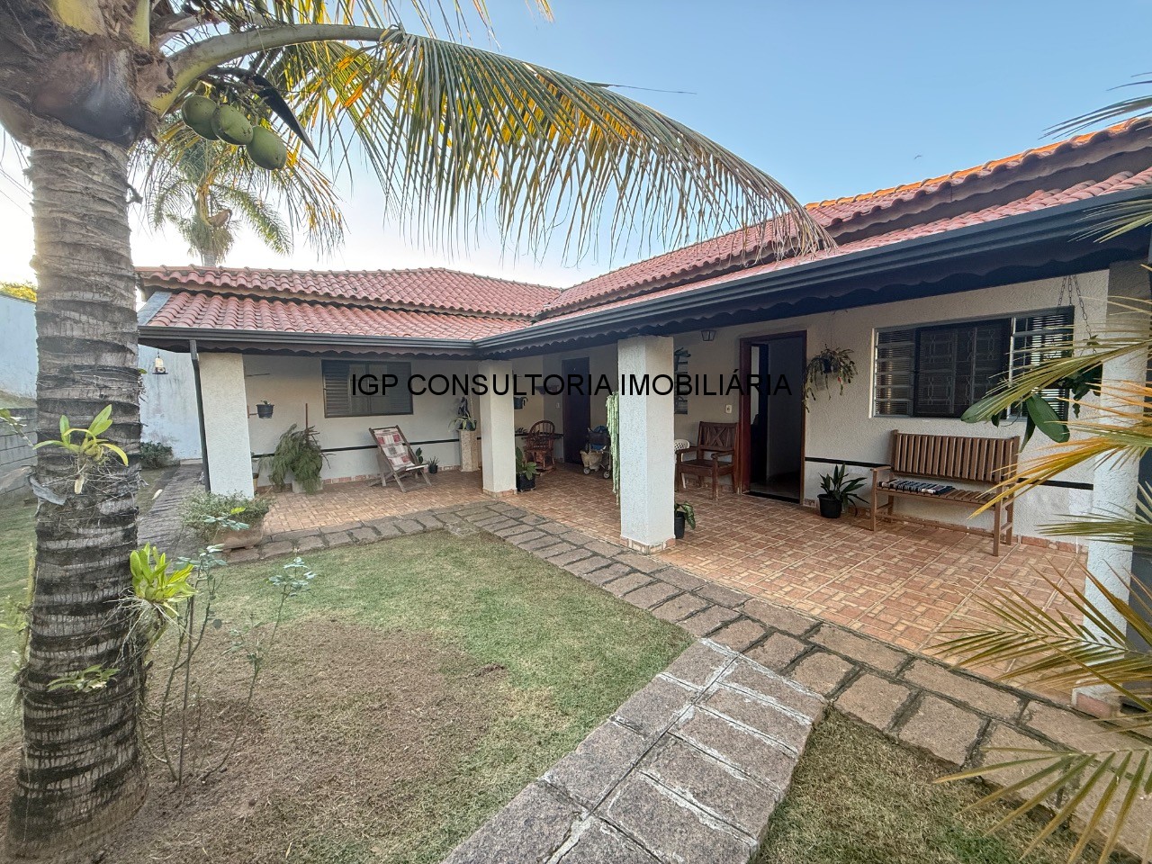 Chácara à venda em Indaiatuba-SP, Colinas de Indaiatuba: 3 quartos, 2 suítes, 2 salas, 4 banheiros, 2 vagas, 246m².
