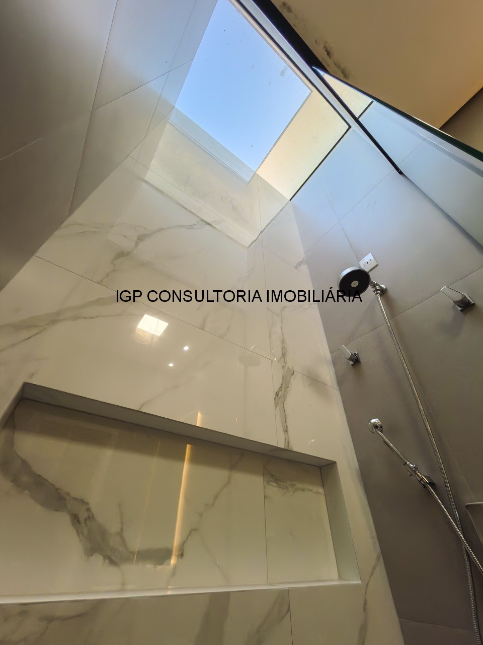 Casa em Condomínio de Luxo com 3 Suítes à Venda em Indaiatuba-SP - Jardim Residencial Dona Maria Cândida - 221,90 m²