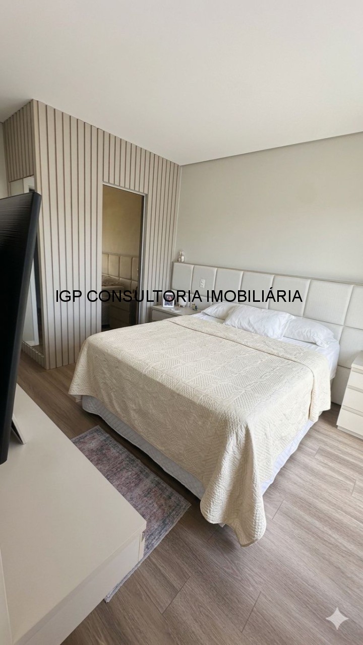 Casa à venda com piscina climatizada e energia solar em inda