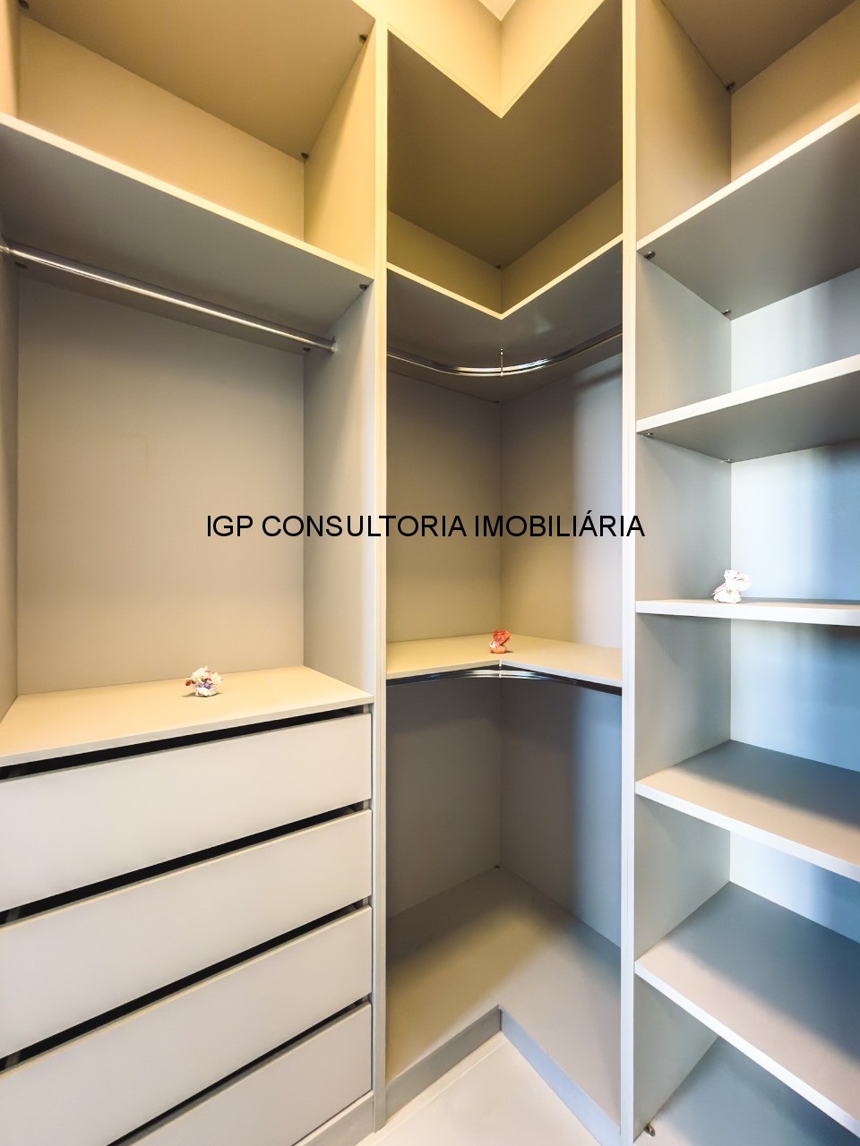 Casa em Condomínio de Luxo com 3 Suítes à Venda em Indaiatuba-SP - Jardim Residencial Dona Maria Cândida - 221,90 m²