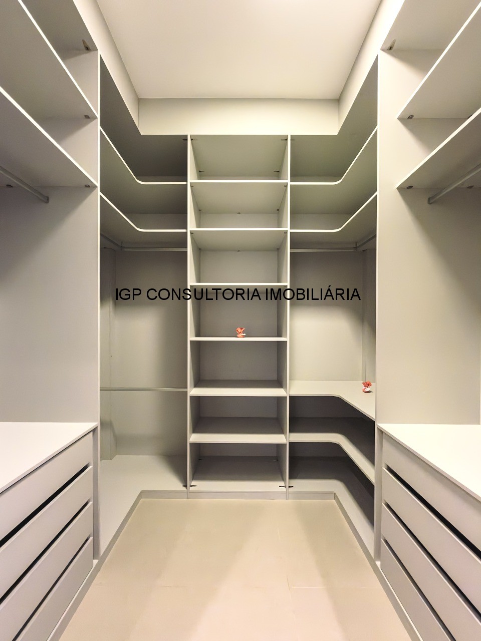 Casa em Condomínio de Luxo com 3 Suítes à Venda em Indaiatuba-SP - Jardim Residencial Dona Maria Cândida - 221,90 m²