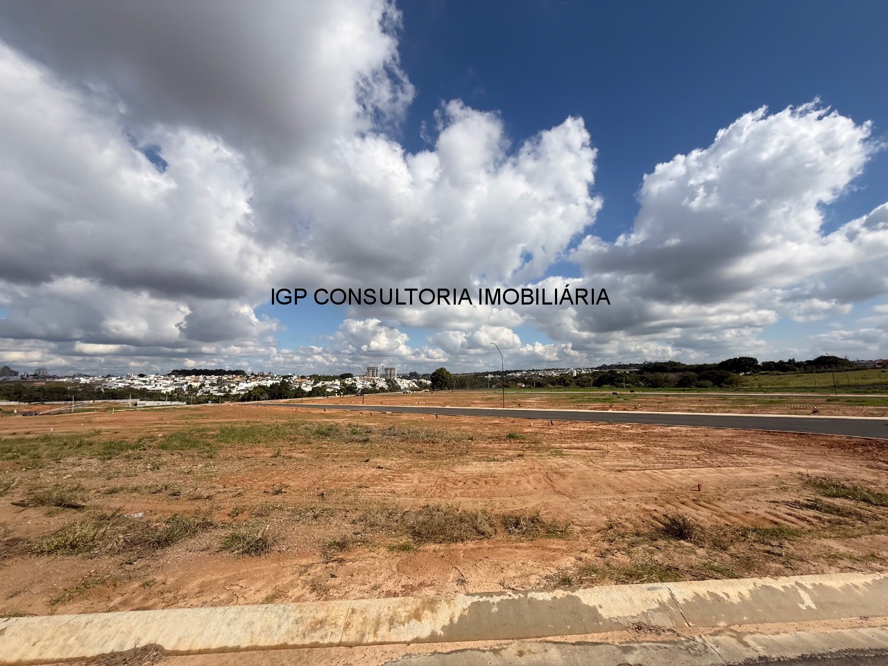 Terreno em Condomínio à venda em Indaiatuba-SP Jardim Maison Suisse 300m² de área