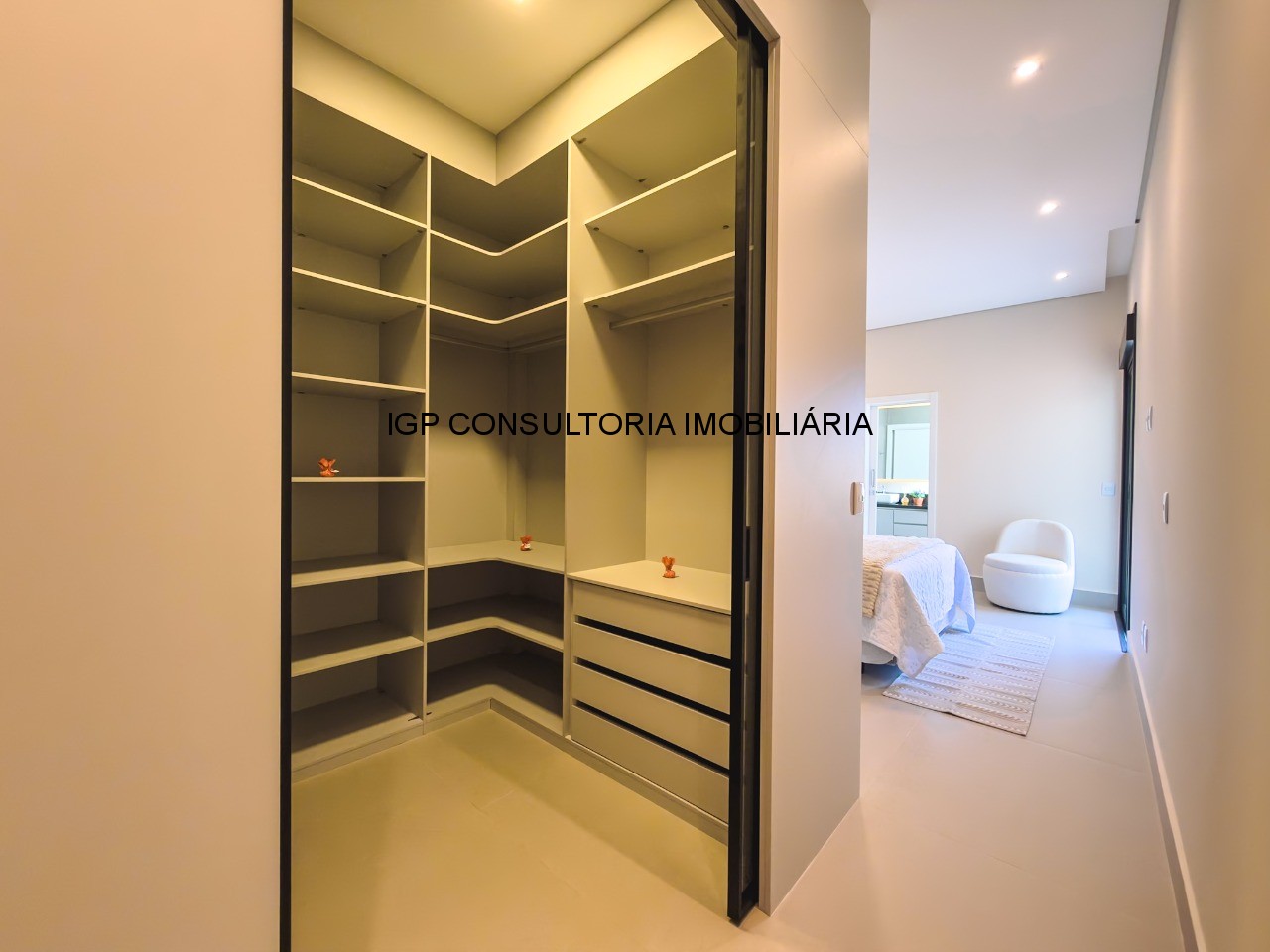 Casa em Condomínio de Luxo com 3 Suítes à Venda em Indaiatuba-SP - Jardim Residencial Dona Maria Cândida - 221,90 m²