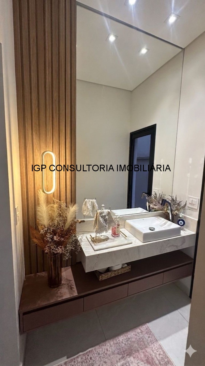 Casa à venda com piscina climatizada e energia solar em inda