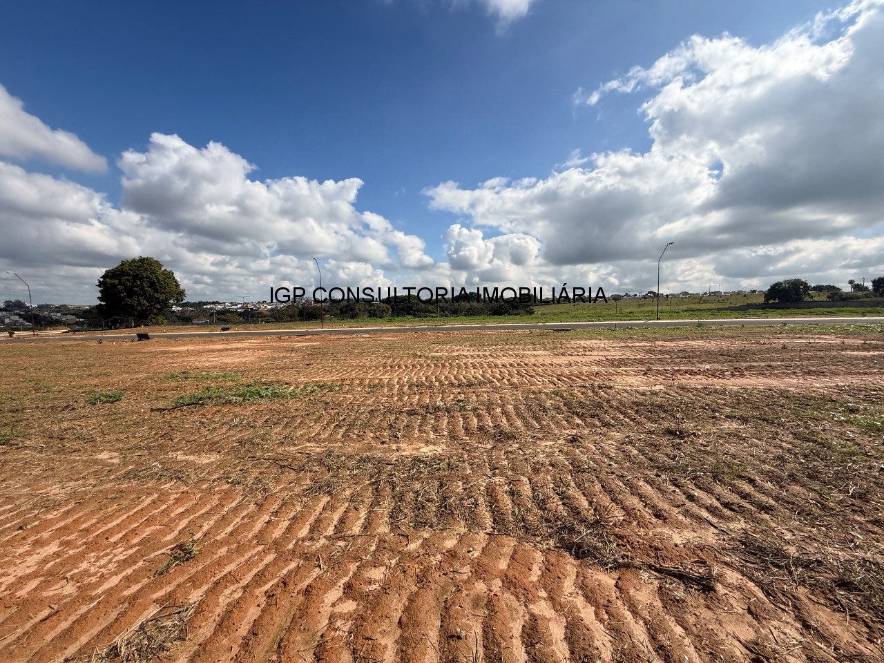 Terreno em Condomínio à venda em Indaiatuba-SP Jardim Maison Suisse 300m² de área