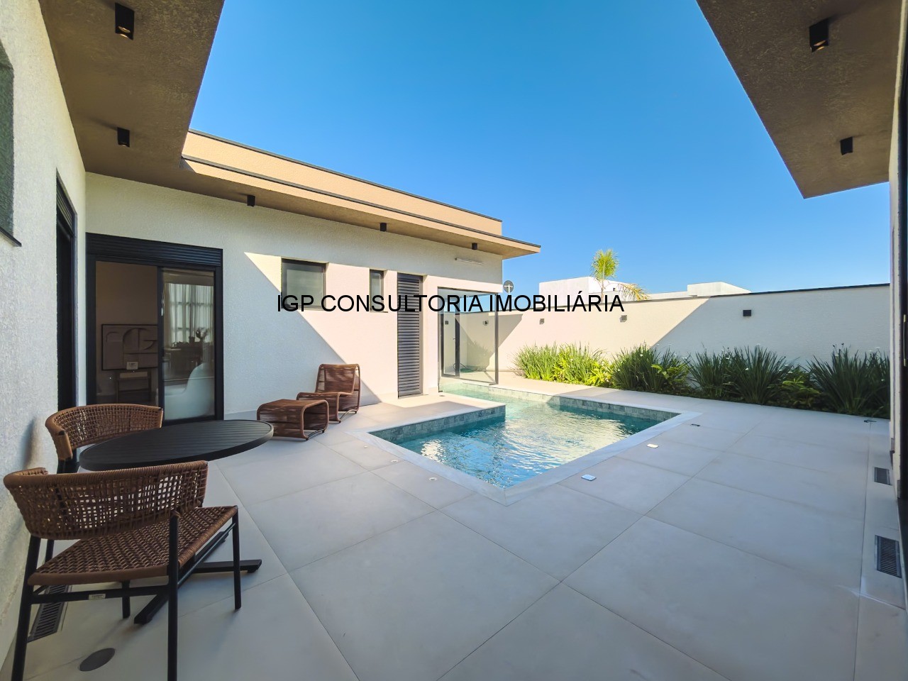 Casa em Condomínio de Luxo com 3 Suítes à Venda em Indaiatuba-SP - Jardim Residencial Dona Maria Cândida - 221,90 m²
