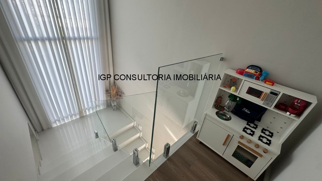 Casa à venda com piscina climatizada e energia solar em inda
