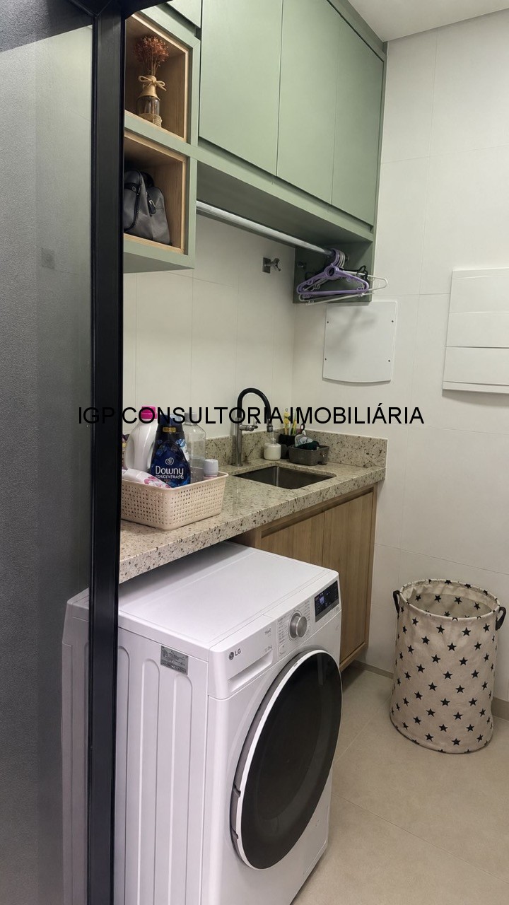 Casa à venda com piscina climatizada e energia solar em inda