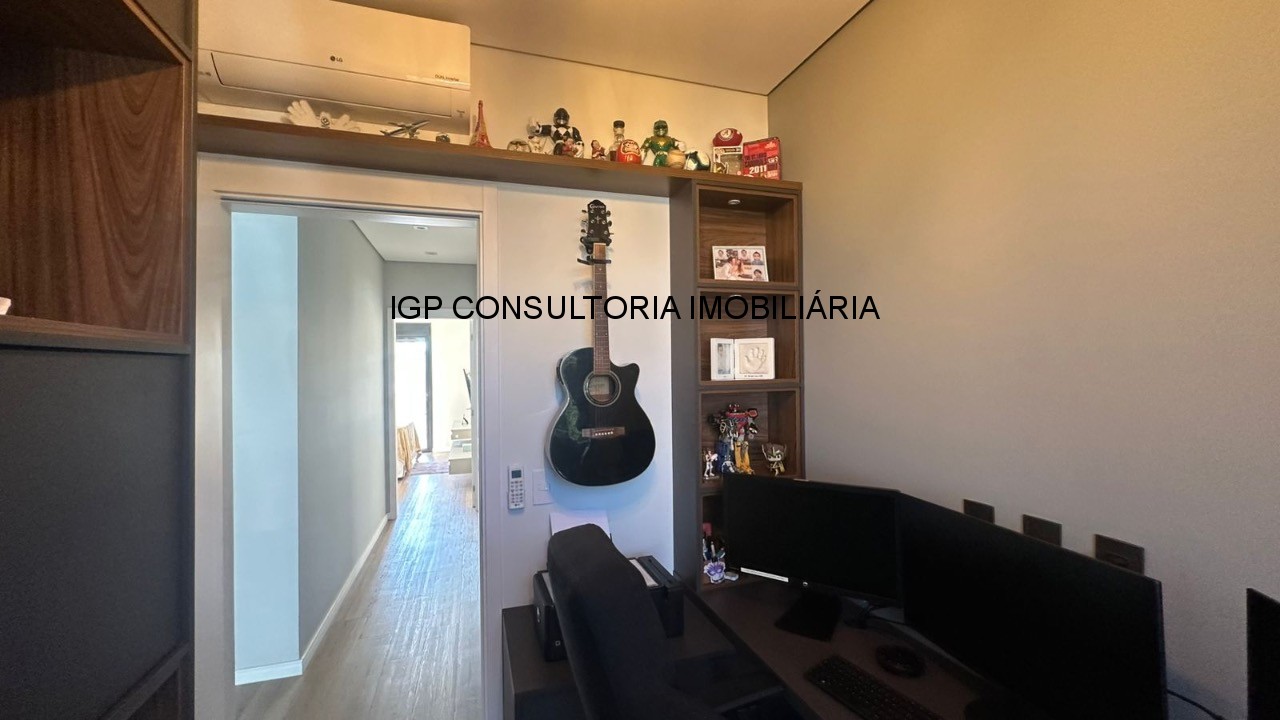 Casa à venda com piscina climatizada e energia solar em inda