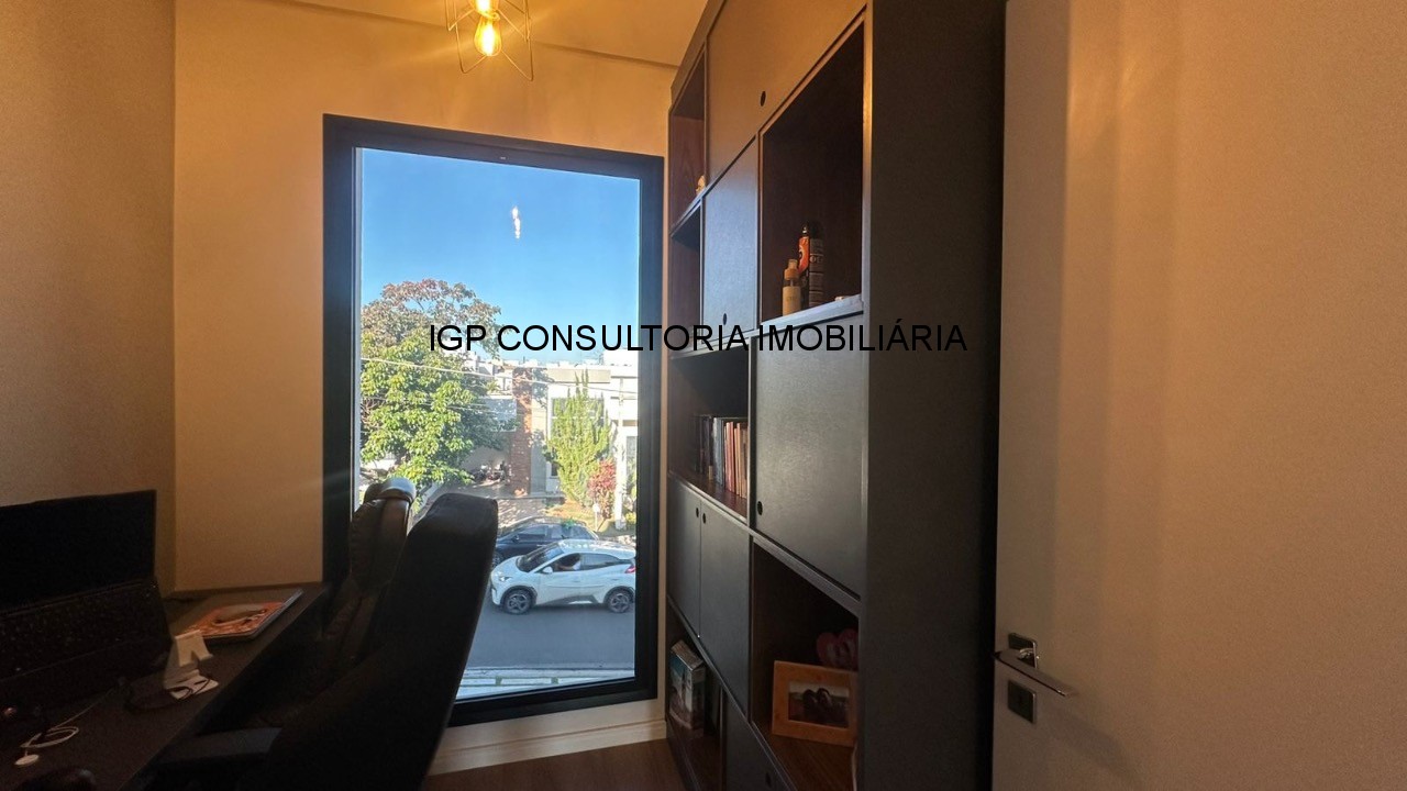 Casa à venda com piscina climatizada e energia solar em inda