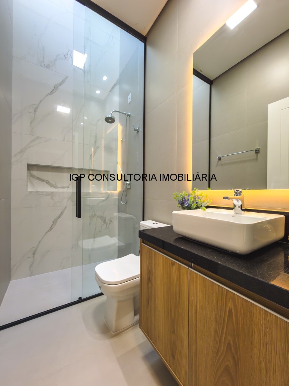 Casa em Condomínio de Luxo com 3 Suítes à Venda em Indaiatuba-SP - Jardim Residencial Dona Maria Cândida - 221,90 m²