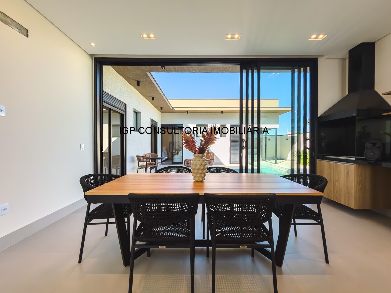 Casa em Condomínio de Luxo com 3 Suítes à Venda em Indaiatuba-SP - Jardim Residencial Dona Maria Cândida - 221,90 m²
