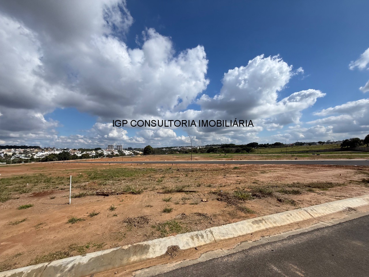 Terreno em Condomínio à venda em Indaiatuba-SP Jardim Maison Suisse 300m² de área