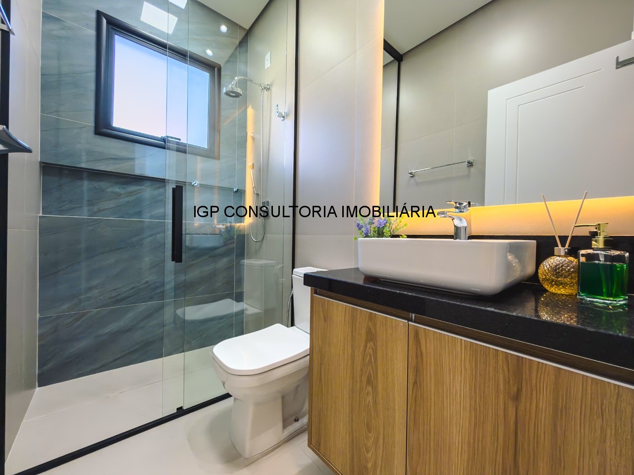Casa em Condomínio de Luxo com 3 Suítes à Venda em Indaiatuba-SP - Jardim Residencial Dona Maria Cândida - 221,90 m²