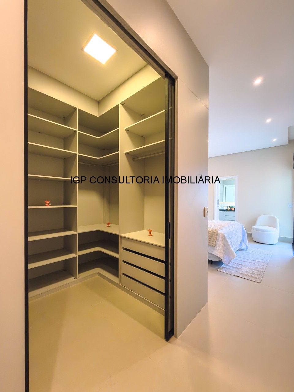 Casa em Condomínio de Luxo com 3 Suítes à Venda em Indaiatuba-SP - Jardim Residencial Dona Maria Cândida - 221,90 m²