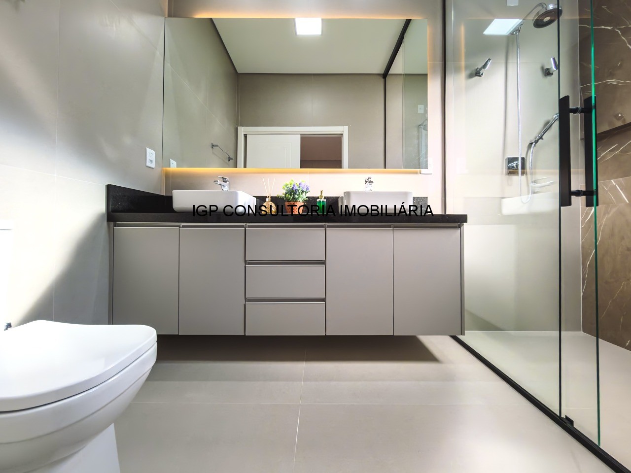 Casa em Condomínio de Luxo com 3 Suítes à Venda em Indaiatuba-SP - Jardim Residencial Dona Maria Cândida - 221,90 m²