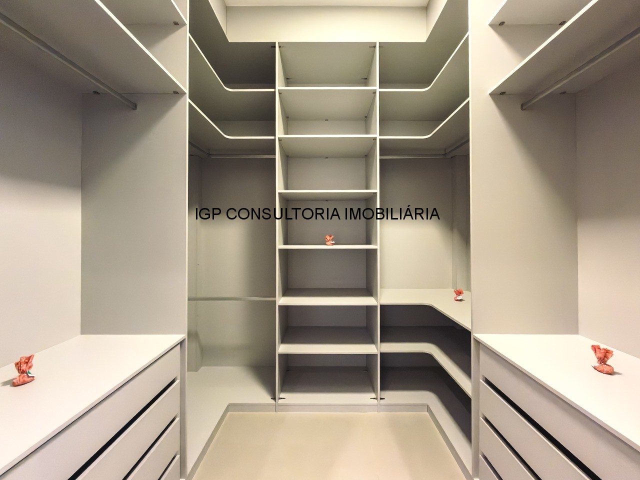 Casa em Condomínio de Luxo com 3 Suítes à Venda em Indaiatuba-SP - Jardim Residencial Dona Maria Cândida - 221,90 m²