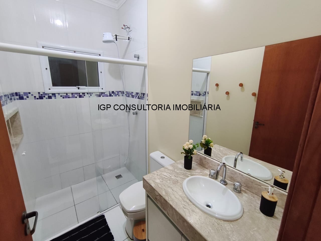 Imperdível: Casa à venda em Indaiatuba-SP, Vila Florença! 3 quartos, 1 suite, 3 salas, 2 vagas de garagem, 117,20 m² de área.
