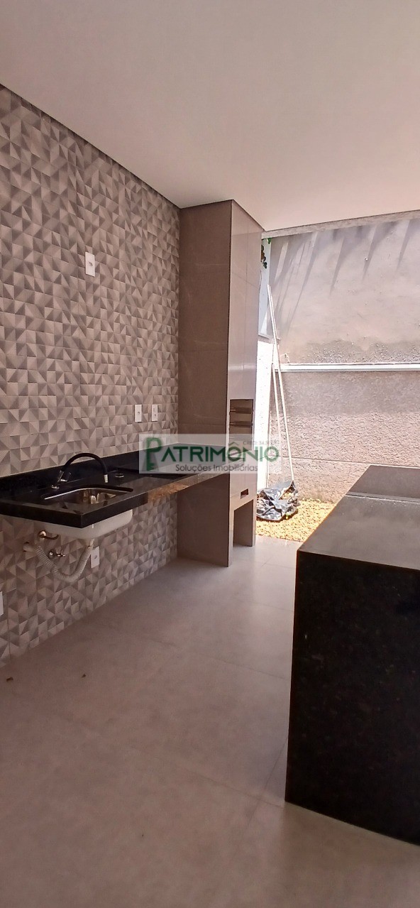 Imperdível oportunidade: Casa à venda em Jaguariúna-SP, Jardim Europa, 3 quartos, 1 suíte, 3 salas, 2 vagas, 118m².