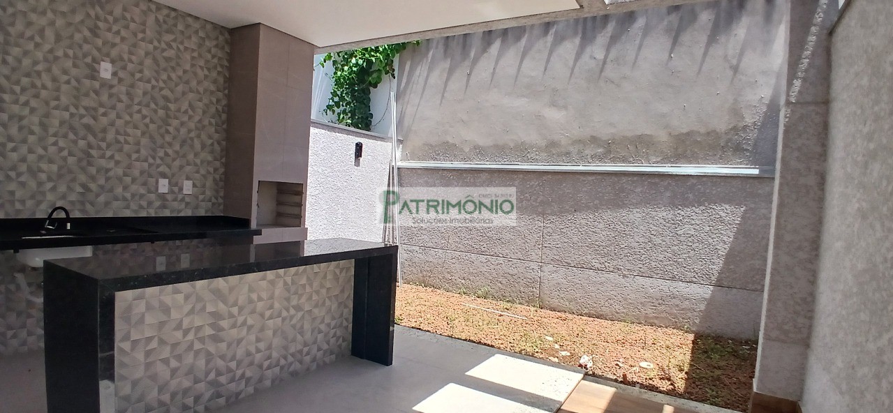 Imperdível oportunidade: Casa à venda em Jaguariúna-SP, Jardim Europa, 3 quartos, 1 suíte, 3 salas, 2 vagas, 118m².