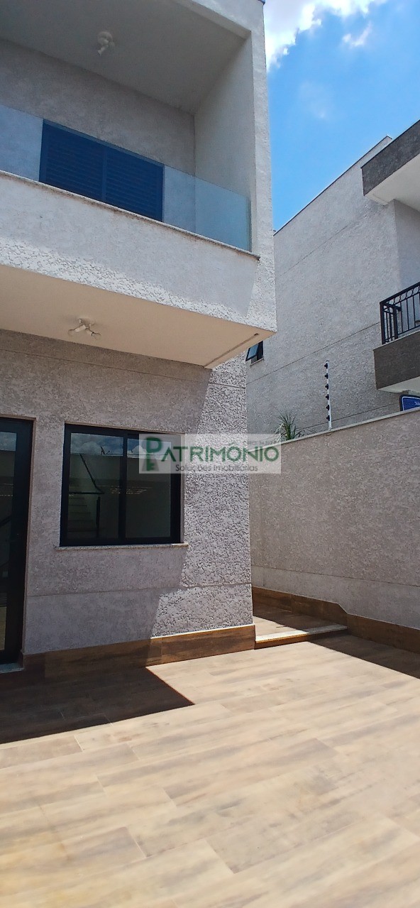 Imperdível oportunidade: Casa à venda em Jaguariúna-SP, Jardim Europa, 3 quartos, 1 suíte, 3 salas, 2 vagas, 118m².