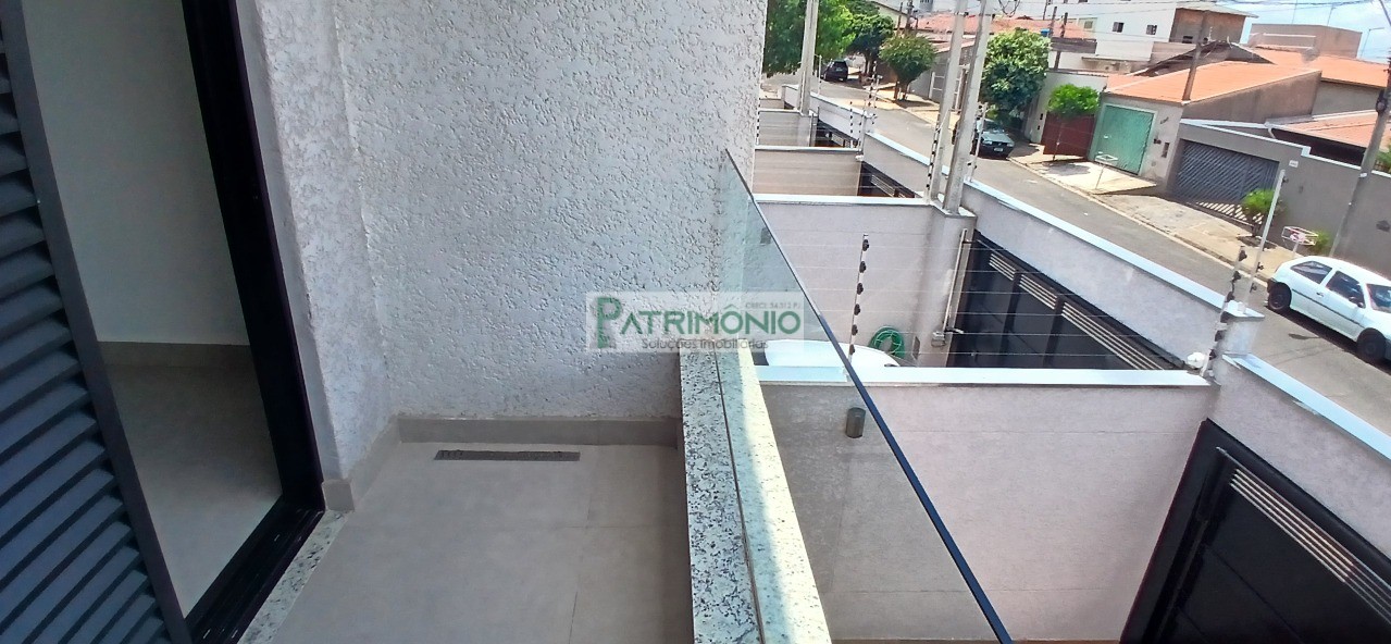 Imperdível oportunidade: Casa à venda em Jaguariúna-SP, Jardim Europa, 3 quartos, 1 suíte, 3 salas, 2 vagas, 118m².