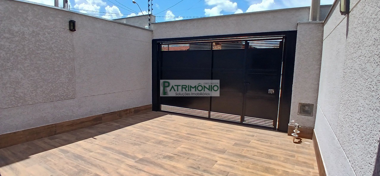 Imperdível oportunidade: Casa à venda em Jaguariúna-SP, Jardim Europa, 3 quartos, 1 suíte, 3 salas, 2 vagas, 118m².
