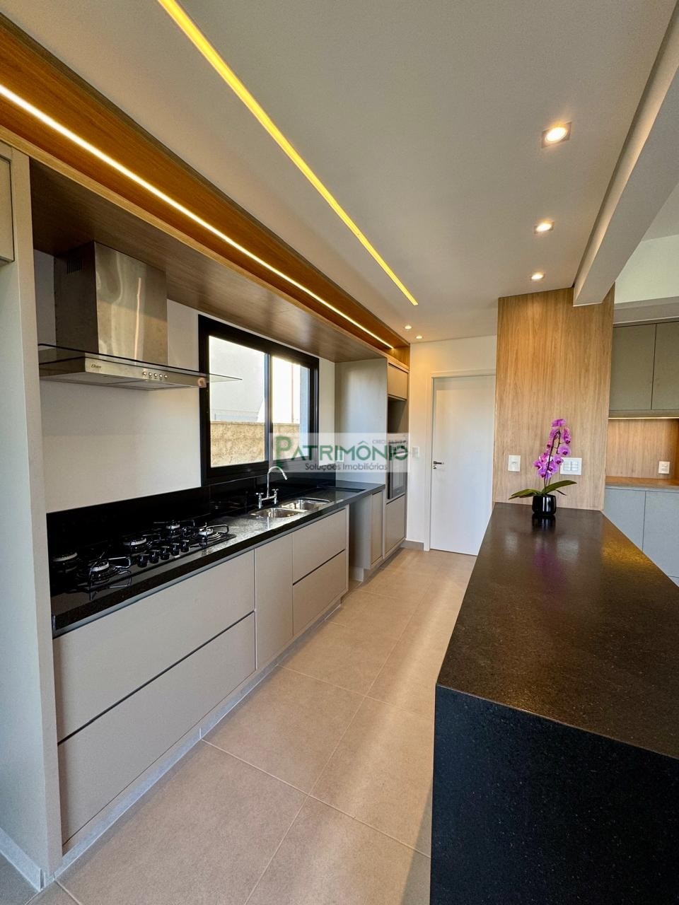 Casa, 3 quartos, 215 m² - Foto 4