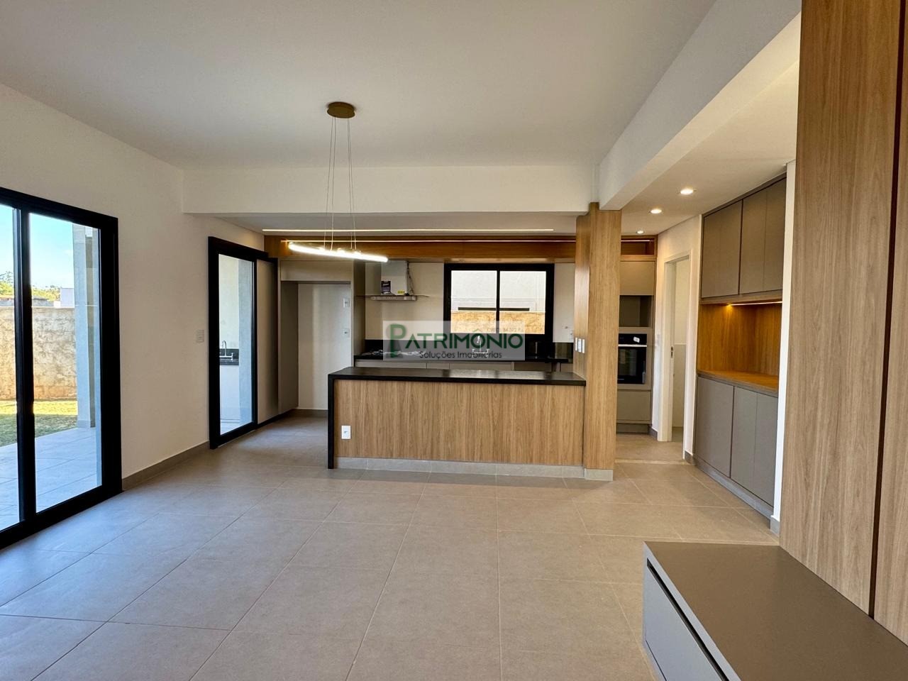 Casa, 3 quartos, 215 m² - Foto 1