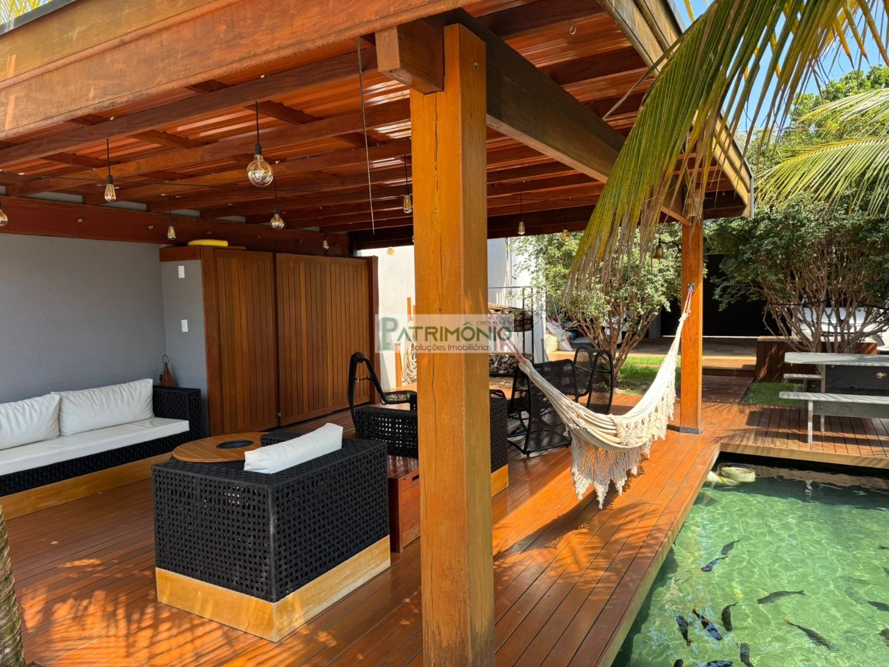 Casa de luxo à venda em Cosmópolis-SP, Parque das Laranjeiras II: 4 quartos, 4 suítes, 3 salas, 6 vagas de garagem, 425m²!