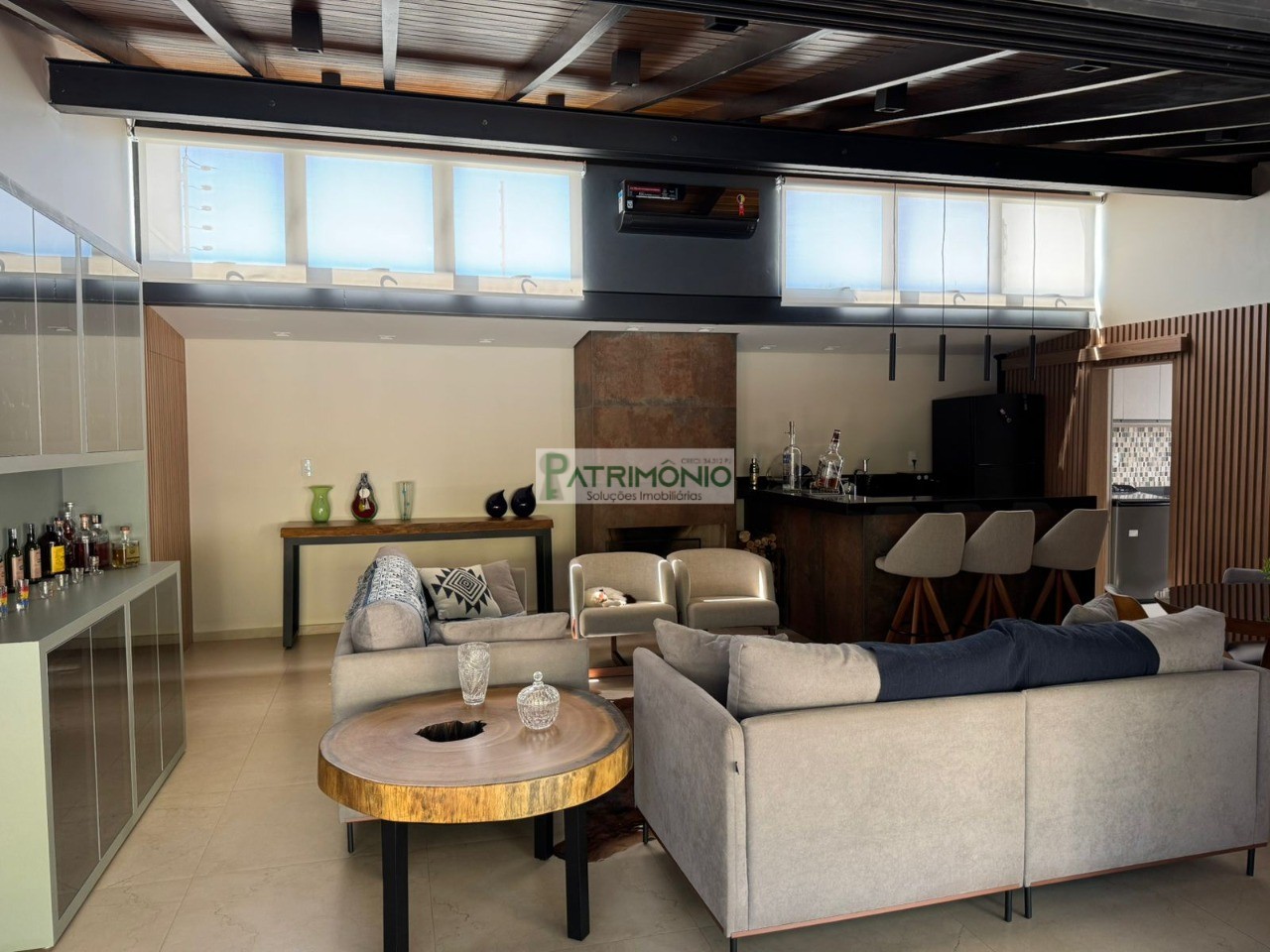 Casa de luxo à venda em Cosmópolis-SP, Parque das Laranjeiras II: 4 quartos, 4 suítes, 3 salas, 6 vagas de garagem, 425m²!