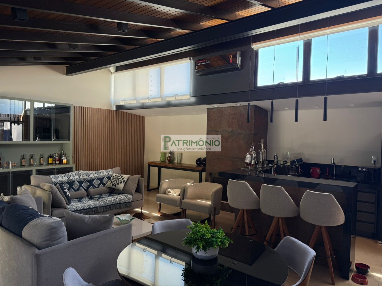 Casa de luxo à venda em Cosmópolis-SP, Parque das Laranjeiras II: 4 quartos, 4 suítes, 3 salas, 6 vagas de garagem, 425m²!
