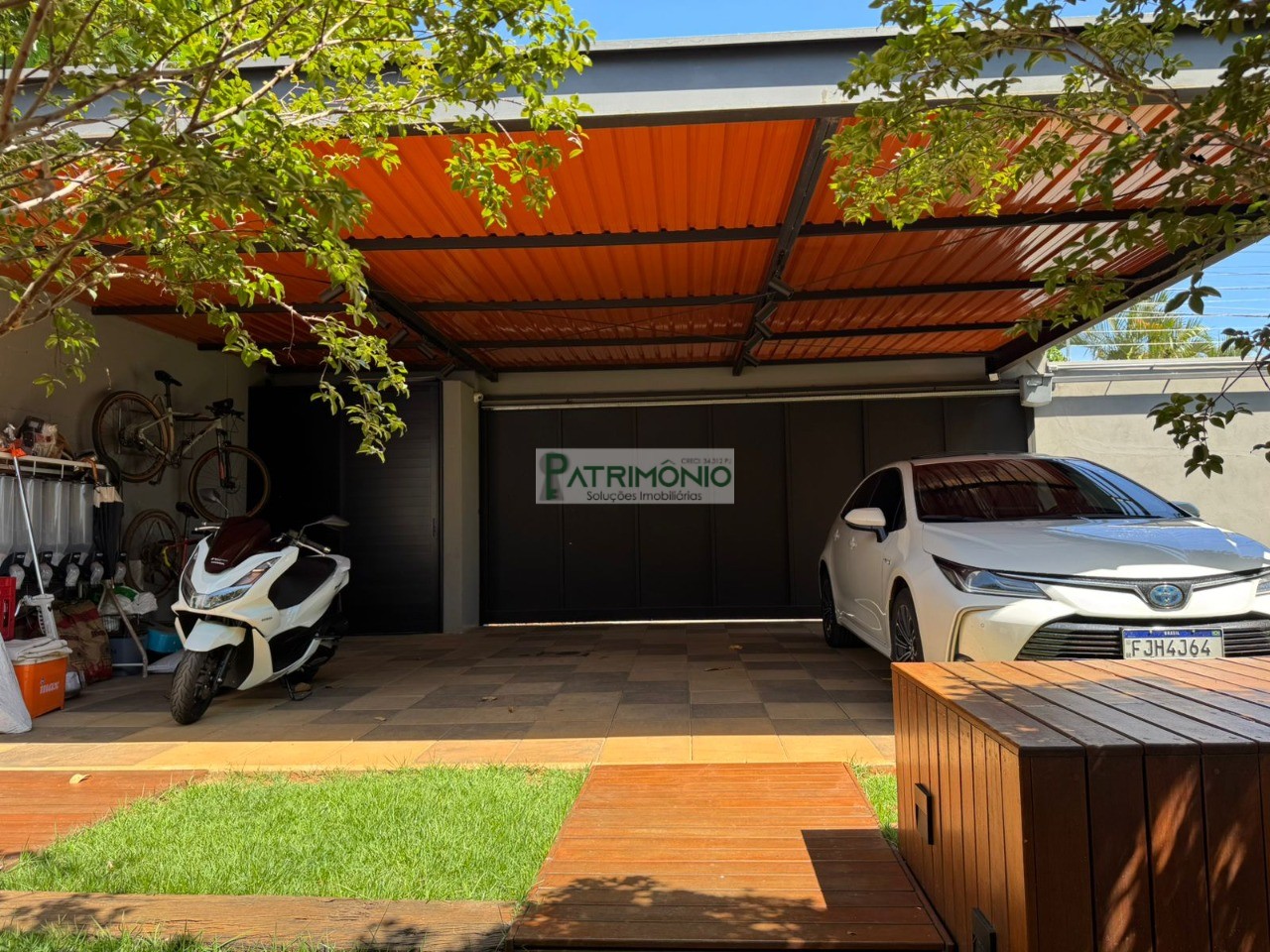 Casa de luxo à venda em Cosmópolis-SP, Parque das Laranjeiras II: 4 quartos, 4 suítes, 3 salas, 6 vagas de garagem, 425m²!
