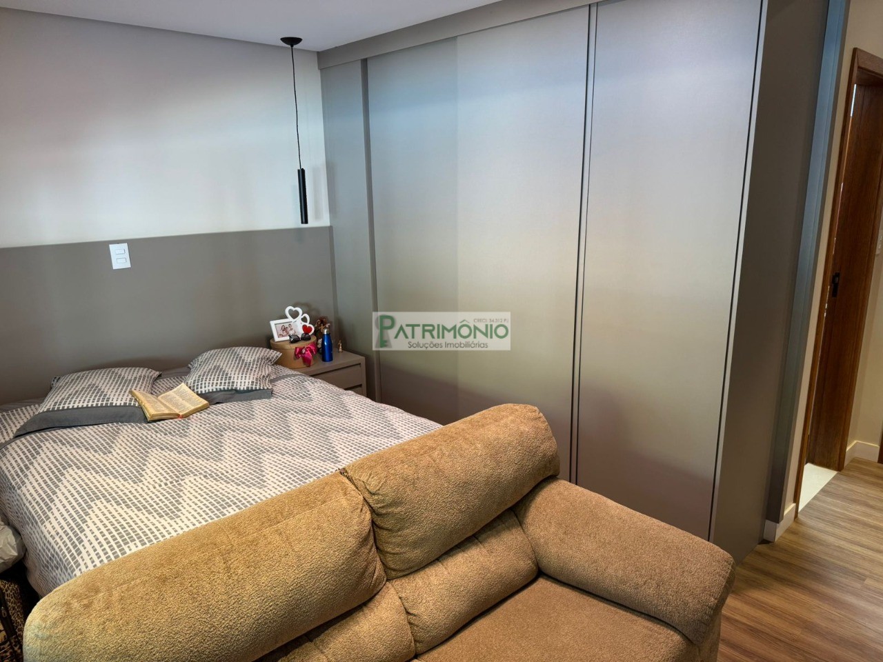 Casa de luxo à venda em Cosmópolis-SP, Parque das Laranjeiras II: 4 quartos, 4 suítes, 3 salas, 6 vagas de garagem, 425m²!