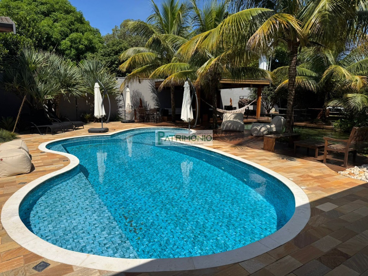 Casa de luxo à venda em cosmópolis-sp, parque das laranjeira