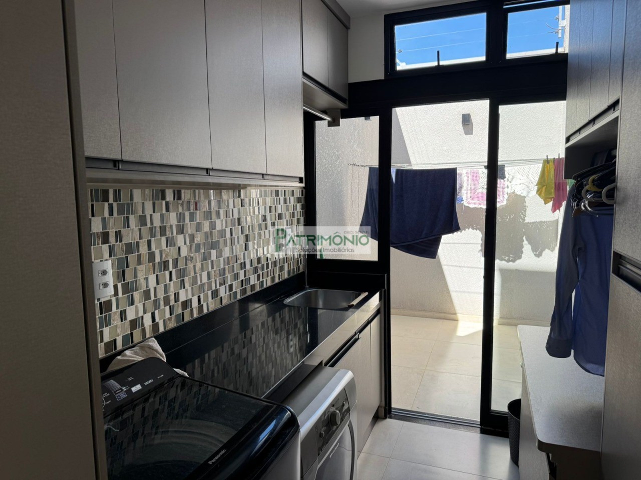 Casa de luxo à venda em Cosmópolis-SP, Parque das Laranjeiras II: 4 quartos, 4 suítes, 3 salas, 6 vagas de garagem, 425m²!