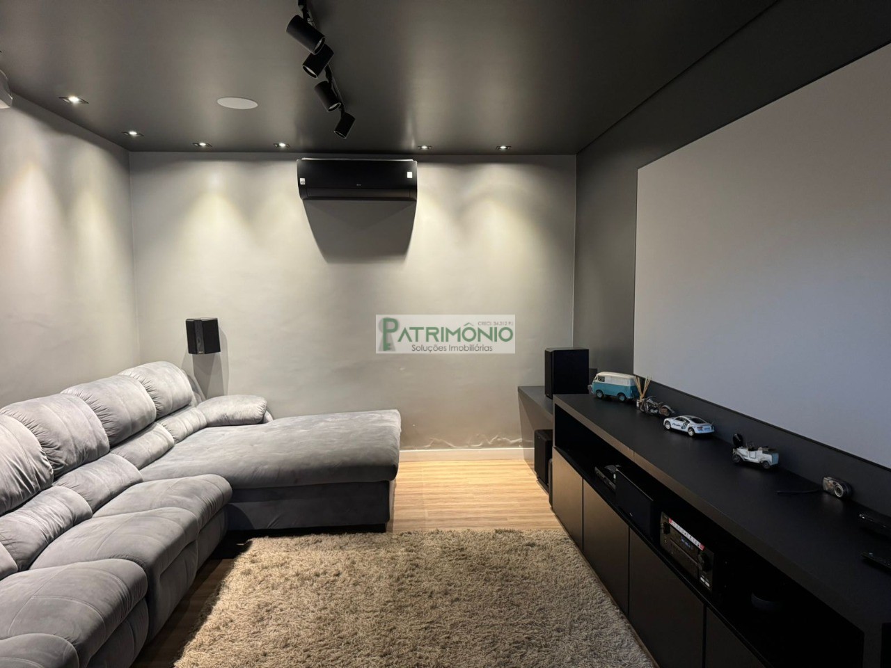Casa de luxo à venda em Cosmópolis-SP, Parque das Laranjeiras II: 4 quartos, 4 suítes, 3 salas, 6 vagas de garagem, 425m²!