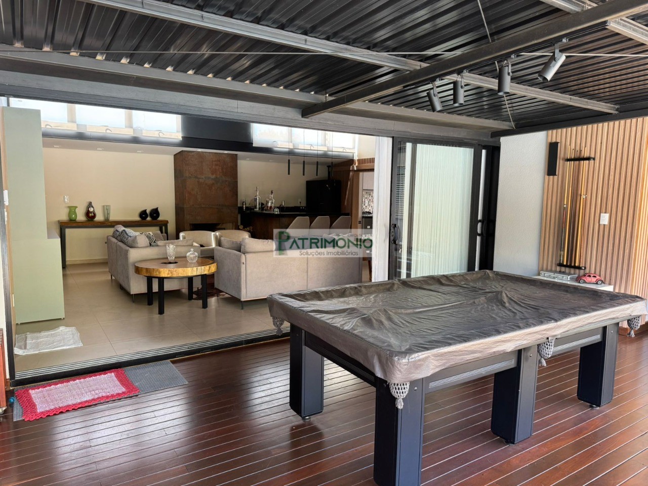 Casa de luxo à venda em Cosmópolis-SP, Parque das Laranjeiras II: 4 quartos, 4 suítes, 3 salas, 6 vagas de garagem, 425m²!