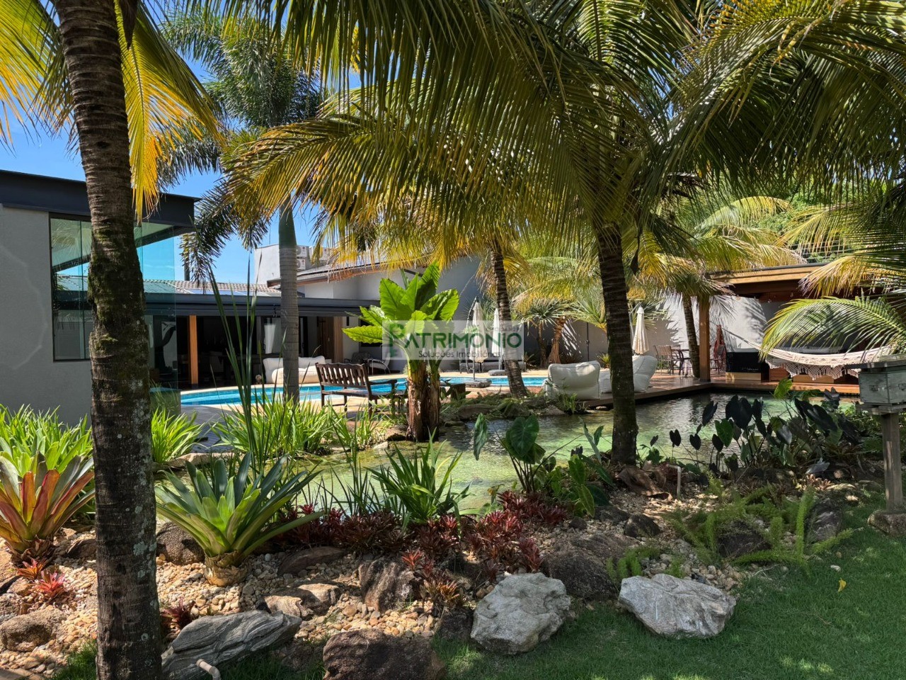 Casa de luxo à venda em cosmópolis-sp, parque das laranjeira