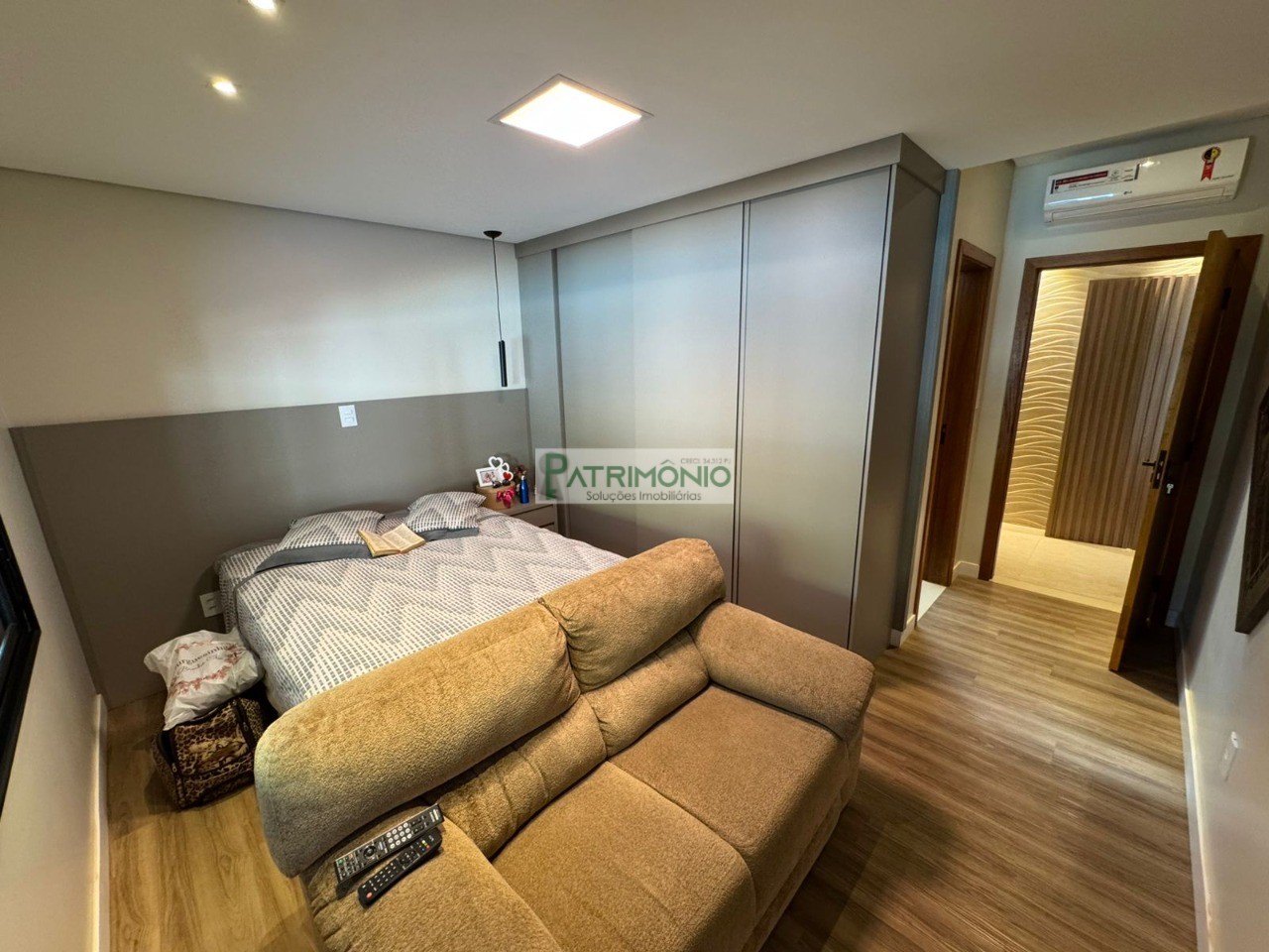 Casa de luxo à venda em Cosmópolis-SP, Parque das Laranjeiras II: 4 quartos, 4 suítes, 3 salas, 6 vagas de garagem, 425m²!