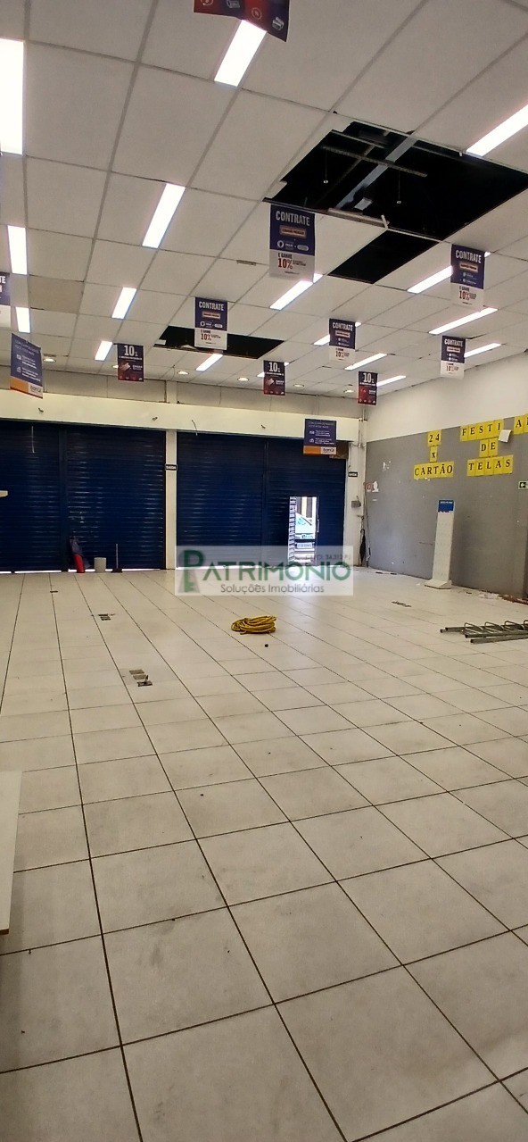 Salão Comercial para Locação no Centro de Jaguariúna-SP: 5 Salas, 2 Banheiros, 4 Vagas de Garagem - 250m² de Área