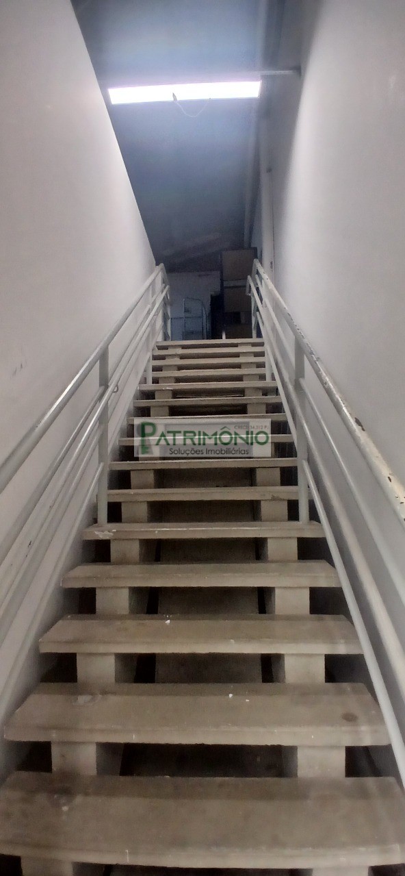 Salão Comercial para Locação no Centro de Jaguariúna-SP: 5 Salas, 2 Banheiros, 4 Vagas de Garagem - 250m² de Área