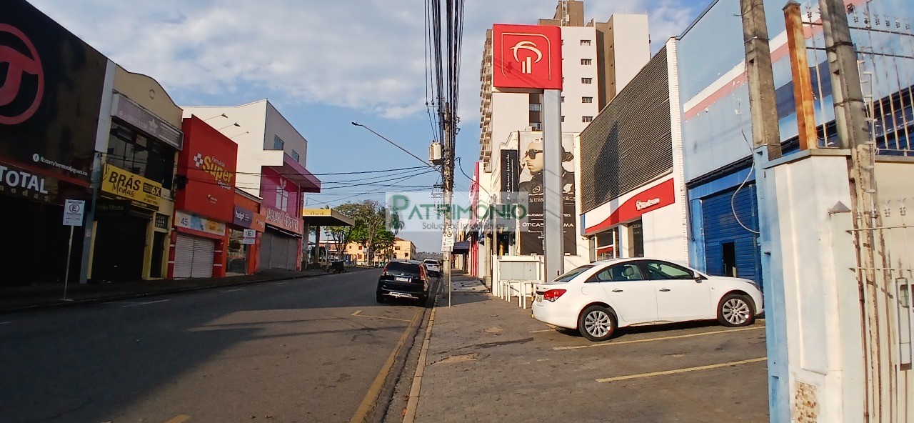 Salão Comercial para Locação no Centro de Jaguariúna-SP: 5 Salas, 2 Banheiros, 4 Vagas de Garagem - 250m² de Área