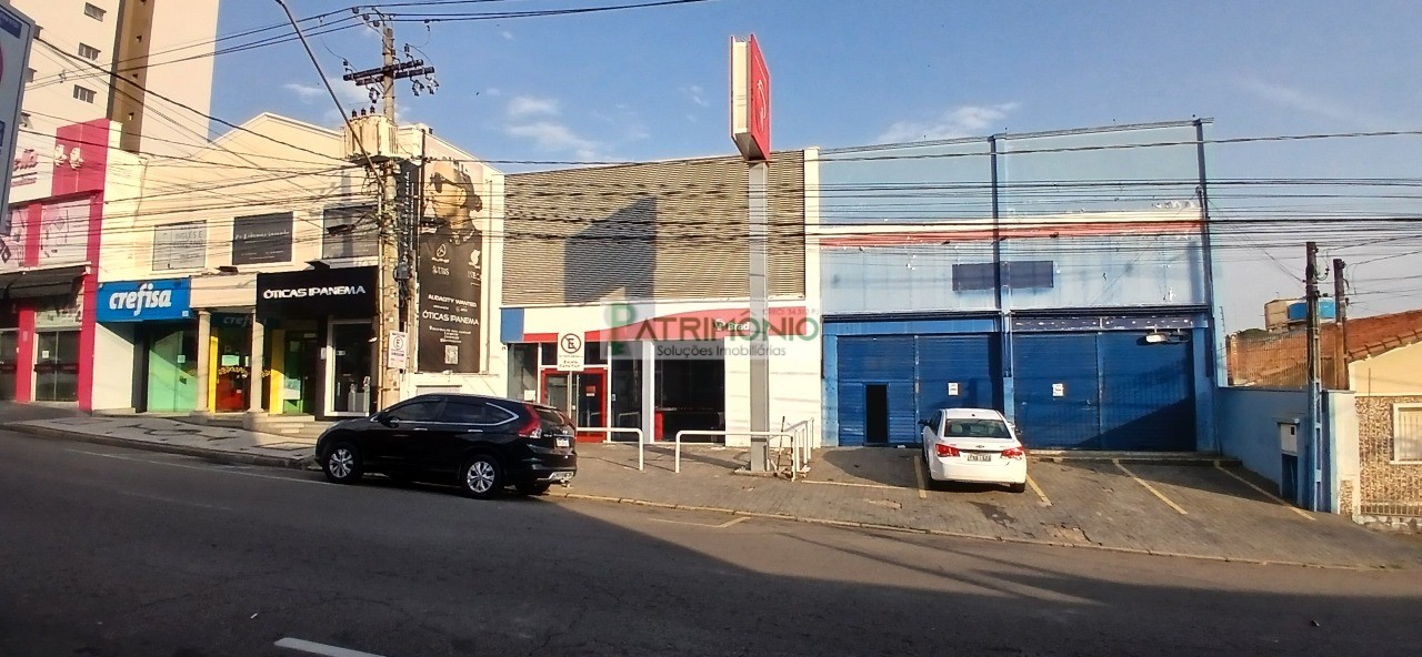 Salão Comercial para Locação no Centro de Jaguariúna-SP: 5 Salas, 2 Banheiros, 4 Vagas de Garagem - 250m² de Área
