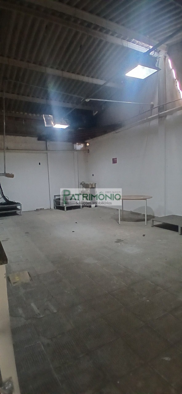 Salão Comercial para Locação no Centro de Jaguariúna-SP: 5 Salas, 2 Banheiros, 4 Vagas de Garagem - 250m² de Área