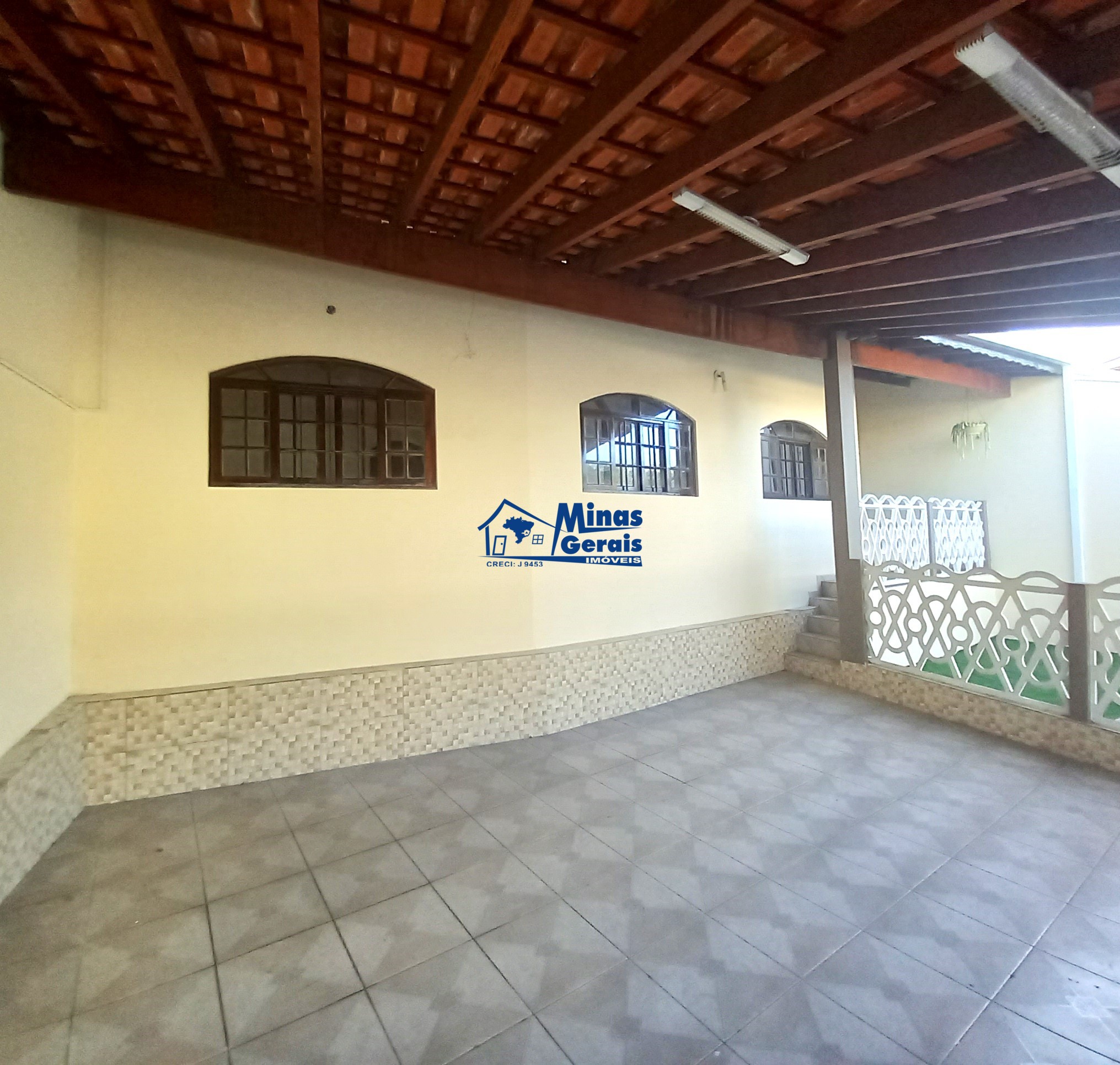 Casa à venda com 3 quartos, 80m² - Foto 2